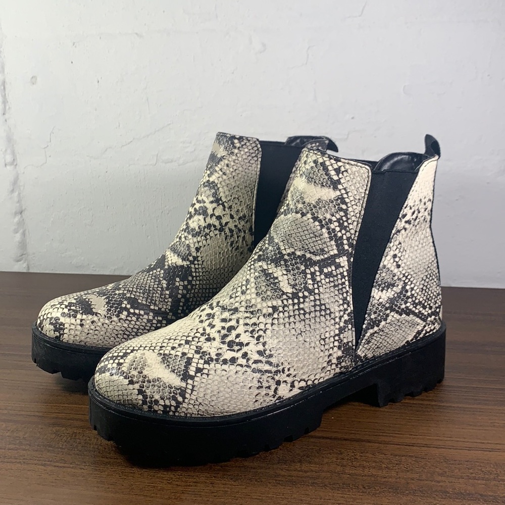 SIZE 8 Slip on Bootie.